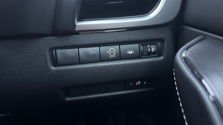 Nissan Qashqai 1.3 DiG-T MH N-Connecta 5dr Petrol Hatchback